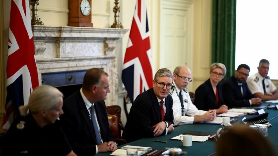 Storbritannias statsminister Keir Starmer (nummer tre fra venstre) holdt et møte med politiledere i Downing Street 10 torsdag. Foto: Henry Nicholls / AP / NTB
