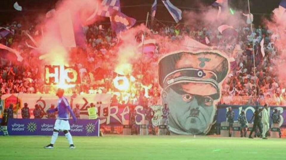Hjemmelagets Blue Lions feiret seieren over serielederen med et Hitler-banner vekker avsky.