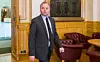 I HARDT VÆR: Stortingspresident Olemic Thommessen (H) i Eidsvollsgalleriet på stortinget. Foto: Vidar Ruud / NTB scanpix