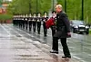 Russlands president Vladimir Putin legger ned blomster ved Den ukjente soldats grav utenfor Kreml under markeringen av Seiersdagen tidligere i vår. Foto: Alexei Druzhinin / AP