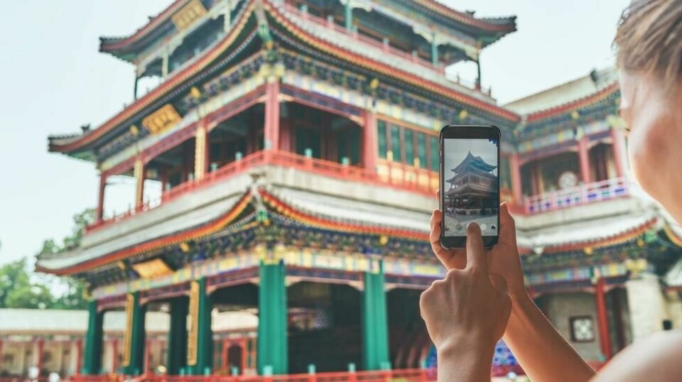 Turister som skal besøke Kina bør utruste mobilen med apper, mener Linda Li.