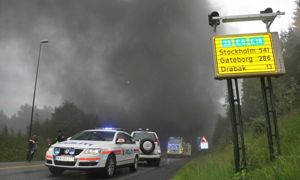 BRANN: Dramatikk etter at en lastebil tok fyr nær bunnen av Oslofjordtunnelen i 2011. Siden har det vært mange ulykker i den bratte tunnelen under Oslofjorden. BRANN: Dramatikk etter at en lastebil tok fyr nær bunnen av Oslofjordtunnelen i 2011. Siden har det vært mange ulykker i den bratte tunnelen under Oslofjorden. Foto: Edgar Dehli / NTB scanpix