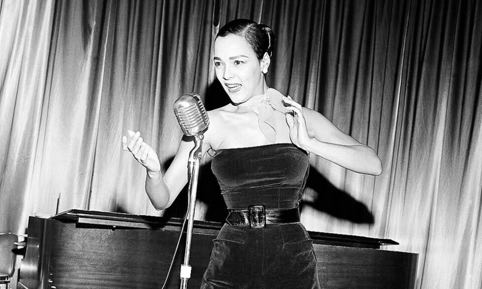 Dorothy Dandridge fotografert i mars 1952 under en konsert i New York. Til tross for at hun var svært populær sangerinne, spilte hun inn bare noen få sanger på vinylplate. Foto: AP/Ed Ford Dorothy Dandridge fotografert i mars 1952 under en konsert i New York. Til tross for at hun var svært populær sangerinne, spilte hun inn bare noen få sanger på vinylplate. Foto: AP/Ed Ford