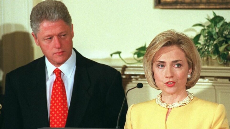 Bill og Hillary Clinton ved talerstolen i Det hvite hus 26. januar 1998. Bill og Hillary Clinton ved talerstolen i Det hvite hus 26. januar 1998. Foto: Joyce Naltchayan / EPA PHOTO / AFP / NTB