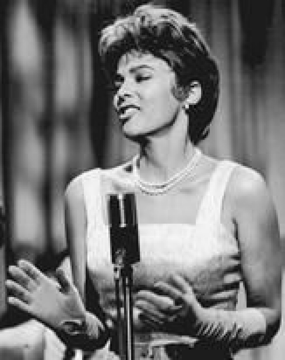 Dorothy Dandridge synger i det som skulle bli hennes siste rolle, i en episode av TV-serien «Cain's Hundred» (1962) Dorothy Dandridge synger i det som skulle bli hennes siste rolle, i en episode av TV-serien «Cain's Hundred» (1962)