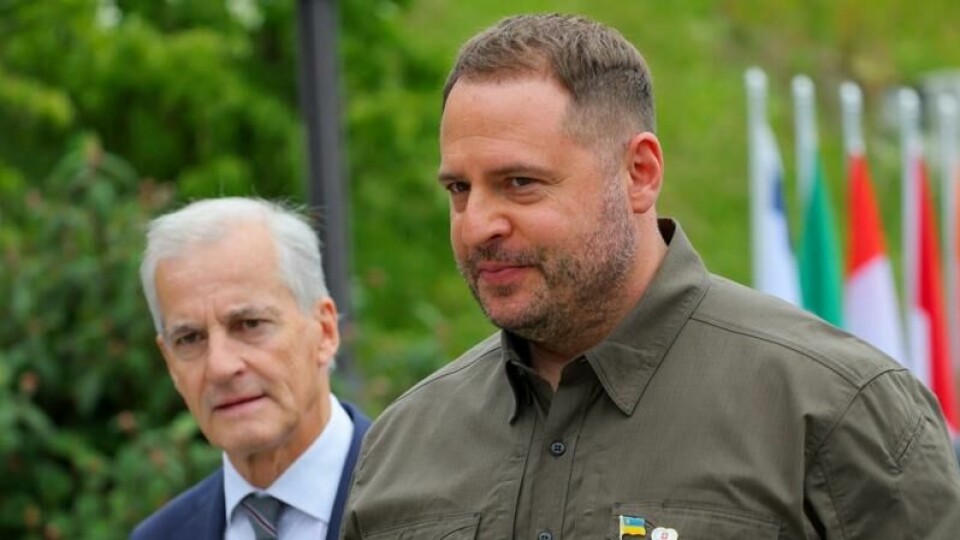 Andrij Yerma og Jonas Gahr Støre i bakgrunnen. Andrij Yerma og Jonas Gahr Støre i bakgrunnen. Foto: Denis Balibouse / AFP / NTB