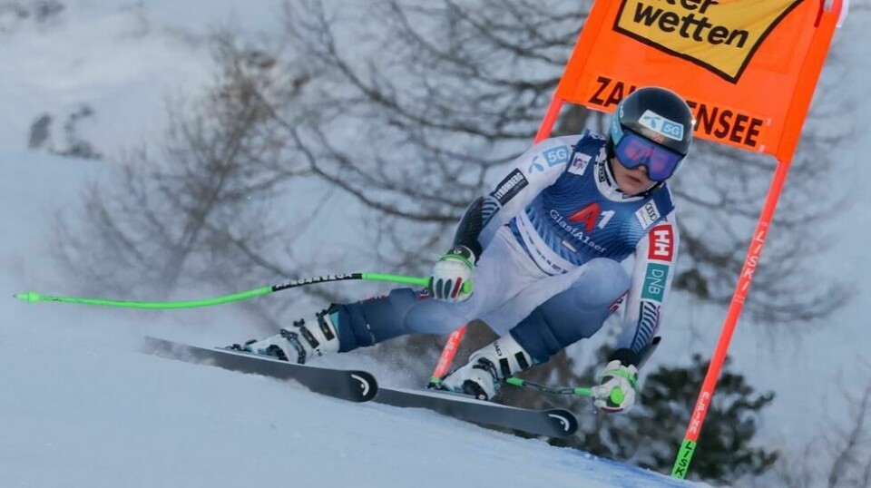 Kajsa Vickhoff Lie falt i løradgens utforrenn. Foto: Marco Trovati / AP Photo / NTB