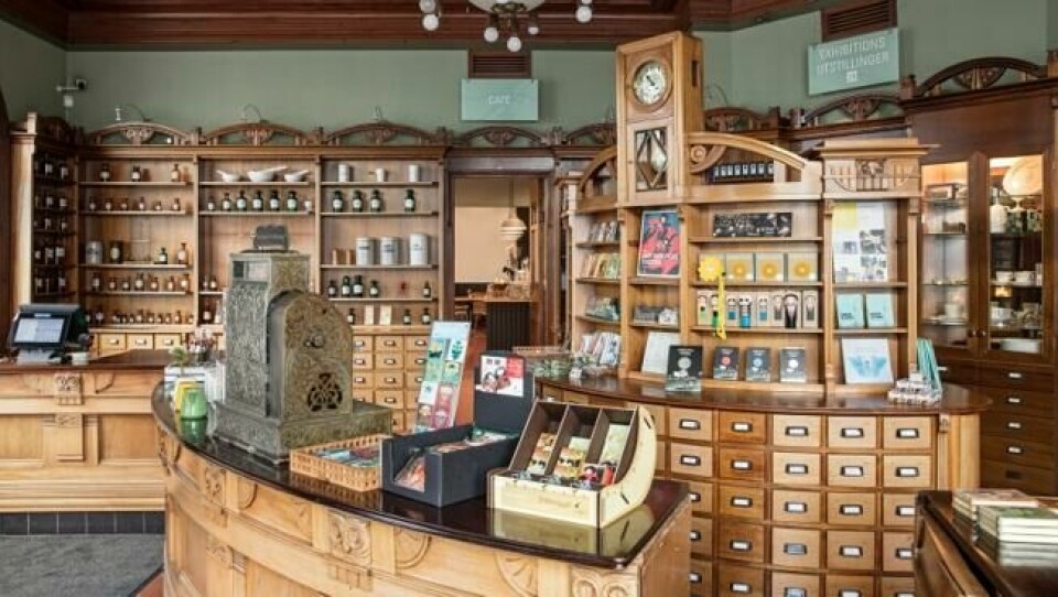 Apothekergaarden, hvor Jugendstilsenteret holder til, er en fredet bygning hvor ingenting kan endres. Her lå Svanen apothek før i tiden. Apothekergaarden, hvor Jugendstilsenteret holder til, er en fredet bygning hvor ingenting kan endres. Her lå Svanen apothek før i tiden. Foto: Jugendstilsenteret