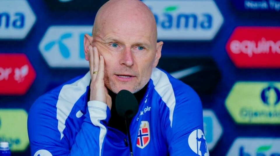 Landslagssjef Ståle Solbakken var ikke fornøyd med eget lag fredag. Foto: Stian Lysberg Solum / NTB