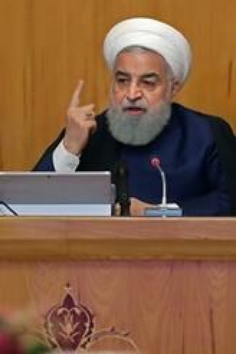 Irans president taler i hovedstaden i Teheran 8. mai 2019. Denne dagen erklærte Iran at landet ikke lenger vil akspetere grensene for urananriking i atomavtalen fra 2015, og stilte et ultimatum til avtalepartene: Innen 60 dager må nye tiltak på plass for å beskytte oljesektoren og banksektoren i Iran mot de nye amerikanske sanksjonene. Foto: Scanpix/AFP. Irans president taler i hovedstaden i Teheran 8. mai 2019. Denne dagen erklærte Iran at landet ikke lenger vil akspetere grensene for urananriking i atomavtalen fra 2015, og stilte et ultimatum til avtalepartene: Innen 60 dager må nye tiltak på plass for å beskytte oljesektoren og banksektoren i Iran mot de nye amerikanske sanksjonene. Foto: Scanpix/AFP. Foto: Ho / AFP