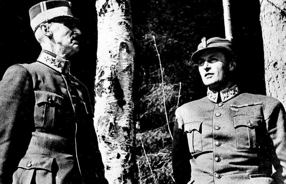 Molde 1940. Et berømt og velkjent bilde, kjent som 'Kongebjørka' i Molde, der Kong Haakon og Kronprins Olav har en pause i sin flukt nordover fra den tyske okkupasjonsmakten. Molde 1940. Et berømt og velkjent bilde, kjent som 'Kongebjørka' i Molde, der Kong Haakon og Kronprins Olav har en pause i sin flukt nordover fra den tyske okkupasjonsmakten. Foto: Per Bratland / Offentlig eiendom