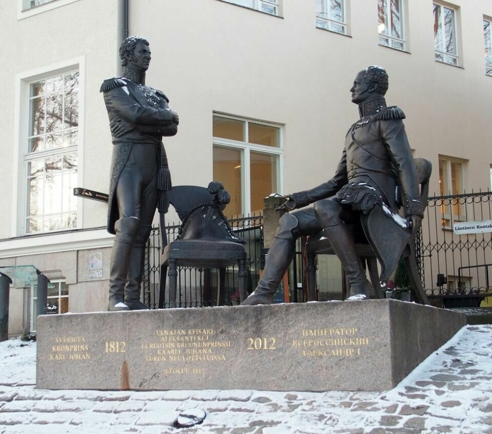 Statue av Karl Johan i møte med Tsar Alexander I i den finske byen Turku. I 1812 ble de enige om at Sverige kunne få Norge mot at Russland beholdt Finland. Statue av Karl Johan i møte med Tsar Alexander I i den finske byen Turku. I 1812 ble de enige om at Sverige kunne få Norge mot at Russland beholdt Finland. Foto: Andrei Kovalchuk / CC 4.0