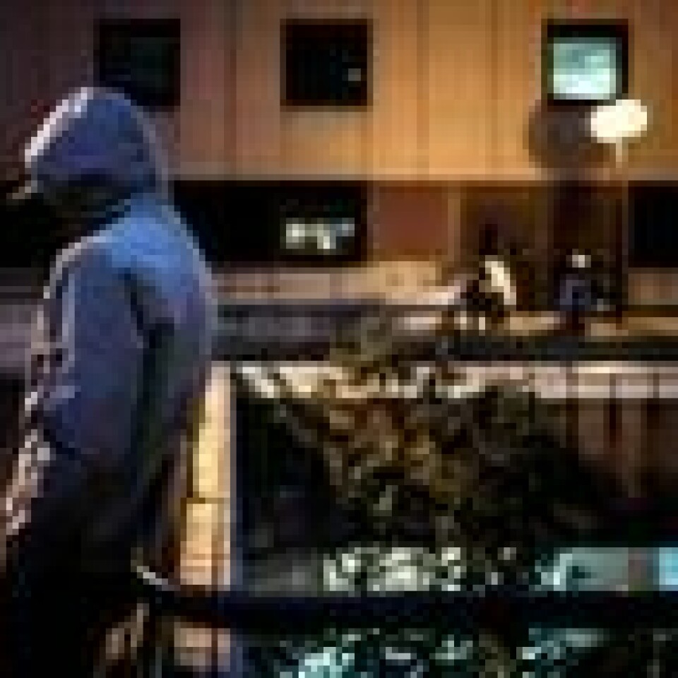 En mindreårig poserer i en midlertidig leir i Lyon i Frankrike, 7. november. Scanpix/AFP. En mindreårig poserer i en midlertidig leir i Lyon i Frankrike, 7. november. Scanpix/AFP.