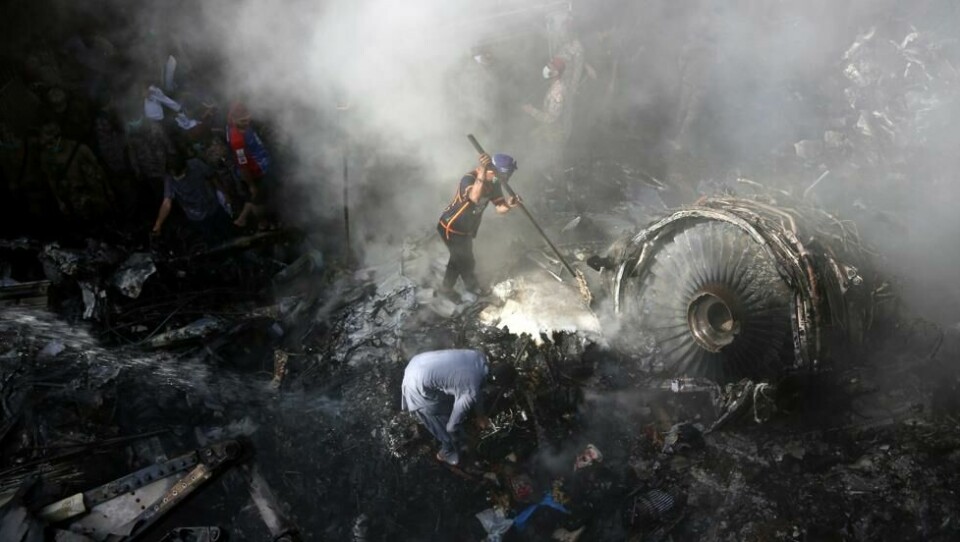 107 mennesker omkom i flystyrten til det statseide Pakistan International Airlines nær Karachi i mai 2020. Ulykken førte til et forbud mot alle pakistanske flyselskaper i EU. Forbudet ble nylig opprettholdt av en EU-kommisjon. 107 mennesker omkom i flystyrten til det statseide Pakistan International Airlines nær Karachi i mai 2020. Ulykken førte til et forbud mot alle pakistanske flyselskaper i EU. Forbudet ble nylig opprettholdt av en EU-kommisjon. Foto: Fareed Khan / AP /NTB / AP