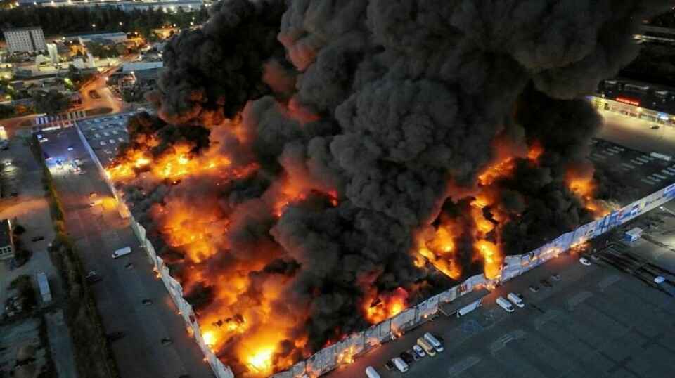 De polske myndighetene har uttalt at Russland ser ut til å stå bak en stor brann som ødela et kjøpesenter i Warszawa. Foto: Dariusz Borowicz/Agencja Wyborcza.pl / REUTERS