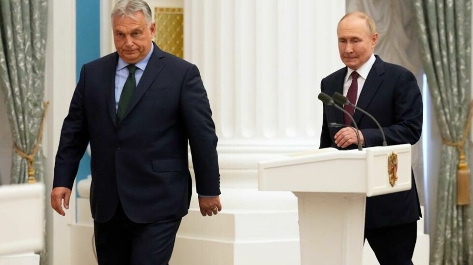 Ungarns statsminister Viktor Orban var fredag i Moskva, få dager etter at han besøkte Ukraina og samme uke som Ungarn overtok det seks måneder lange presidentskapet i EU. Her møtte Orban pressen sammen med Russlands president Vladimir Putin fredag. Foto: Aleksander Zemlianitsjenko / AP / NTB