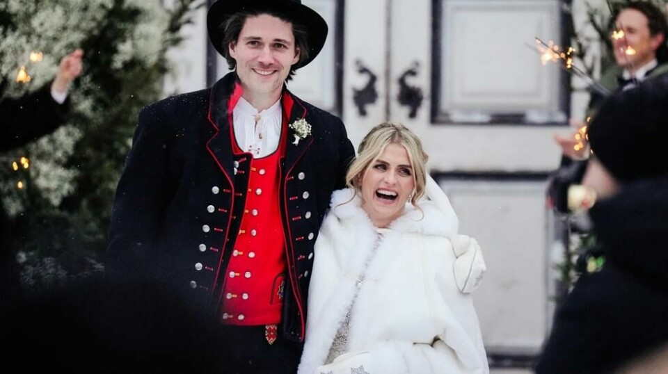 Therese Johaug og Nils Jakob Hoff som nygifte på Røros i fjor. Nå er de på rømmen i Oslo for innspillingen av «Jaget». Foto: Ole Martin Wold / NTB