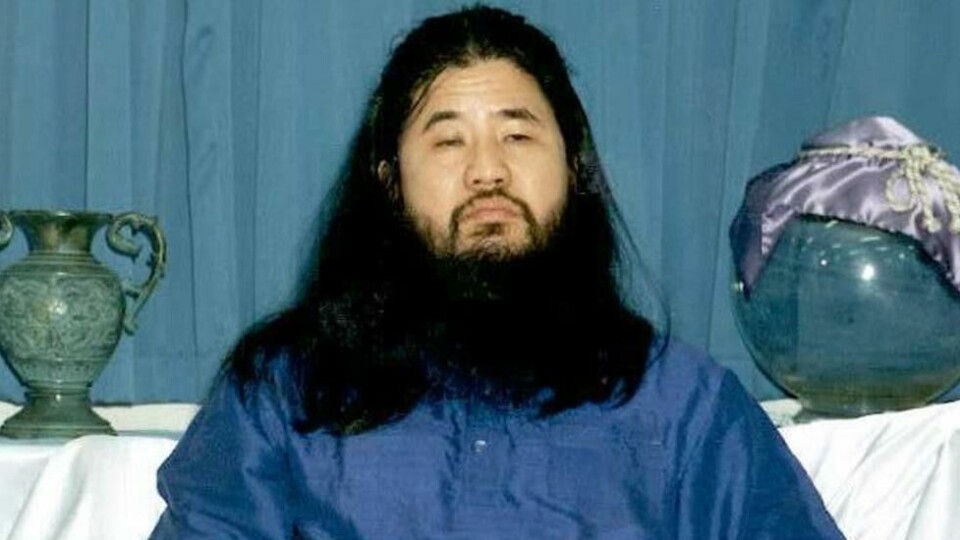 Arkivbilde fra 1. oktober 1990 viser Shoko Asahara, guru og leder for dommedagssekten Aum Shinrikyo. Arkivbilde fra 1. oktober 1990 viser Shoko Asahara, guru og leder for dommedagssekten Aum Shinrikyo. Foto: AFP PHOTO / JIJI PRESS / NTB
