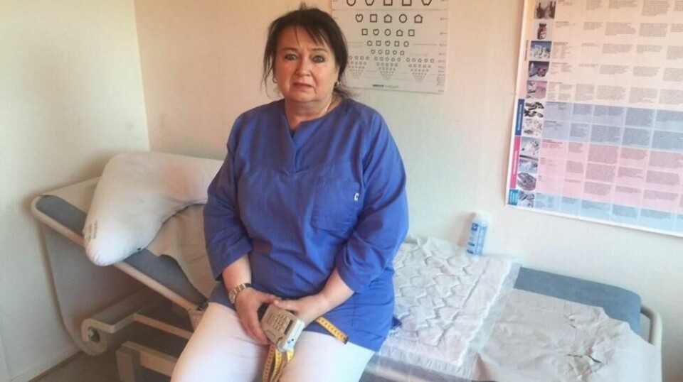 Elisabeth Jørgenvåg (53) har jobbet som følgejordmor i 6 år og har ansvar for å hjelpe 60-70 gravide kvinner til sykehuset i året.