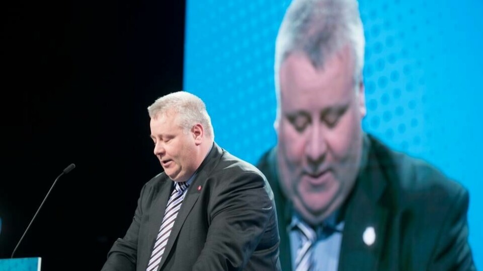 TIL DEKKET BORD: Bård André Hoksrud overtar som landbruks- og matminister i samme øyeblikk hans forgjener Jon Georg Dale kom i land med en avtale om krisepakke for landbruket.