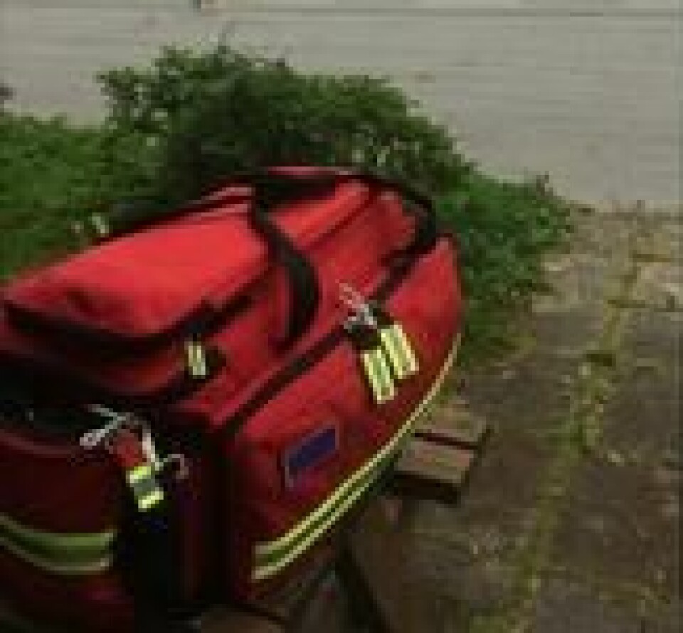 Kontoret til Elisabeth er denne kofferten – Dette bildet tok jeg en gang jeg ble satt av uti hutti heita på en rasteplass - på retur fra St.Olav. Ambulansen fikk annet oppdrag. Da måtte jeg bestille taxi for videre transport til bilen min. Prislapp ble på rundt 1500 kroner. Bussforbindelser er det dårlig med her, forteller Elisabeth. Kontoret til Elisabeth er denne kofferten – Dette bildet tok jeg en gang jeg ble satt av uti hutti heita på en rasteplass - på retur fra St.Olav. Ambulansen fikk annet oppdrag. Da måtte jeg bestille taxi for videre transport til bilen min. Prislapp ble på rundt 1500 kroner. Bussforbindelser er det dårlig med her, forteller Elisabeth. Foto: Privat