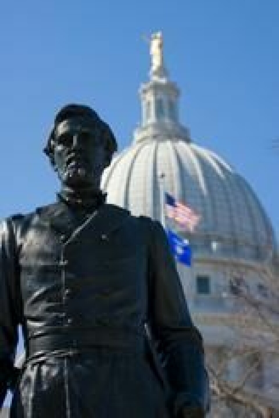 Statuen av Heg utenfor Wisconsin State Capitol i Madison. Foto: Wikimedia Commons. Statuen av Heg utenfor Wisconsin State Capitol i Madison. Foto: Wikimedia Commons.