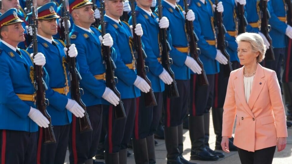 EU-kommisjonens president Ursula von der Leyen besøkte fredag Serbia, men avlyste et møte med landets statsminister. Foto: AP / NTB