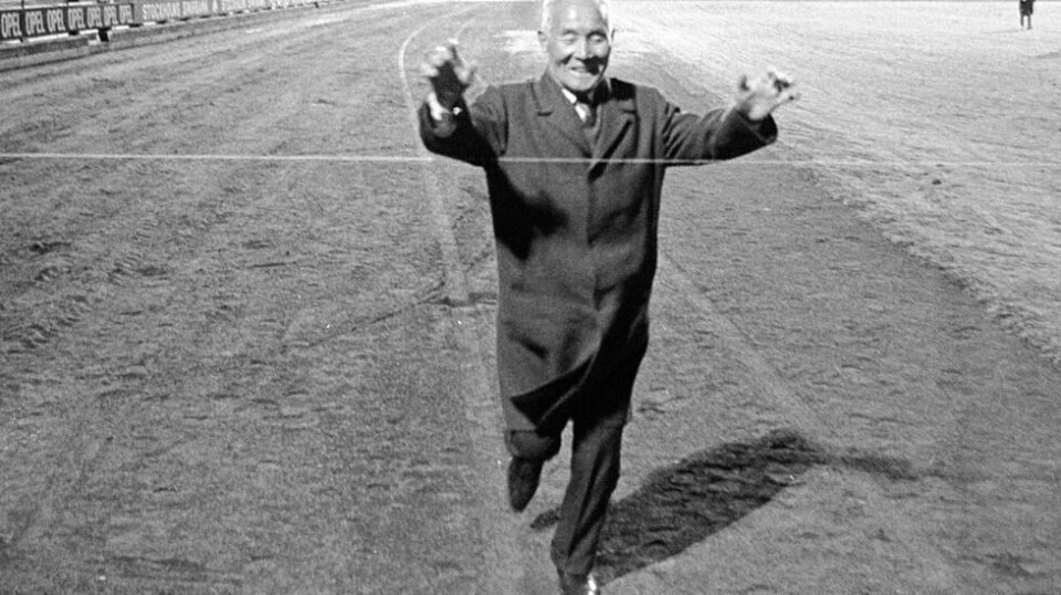 Den japanske maratonløperen Shiso Kanaguri «forsvant» under Sommer-OL i Stockholm i 1912. 20. mars 1967 kunne han endelig fullføre maratonløpet han hadde avbrutt et halvt århundre tidligere. Foto: Jacob Forsell / XP / Scanpix