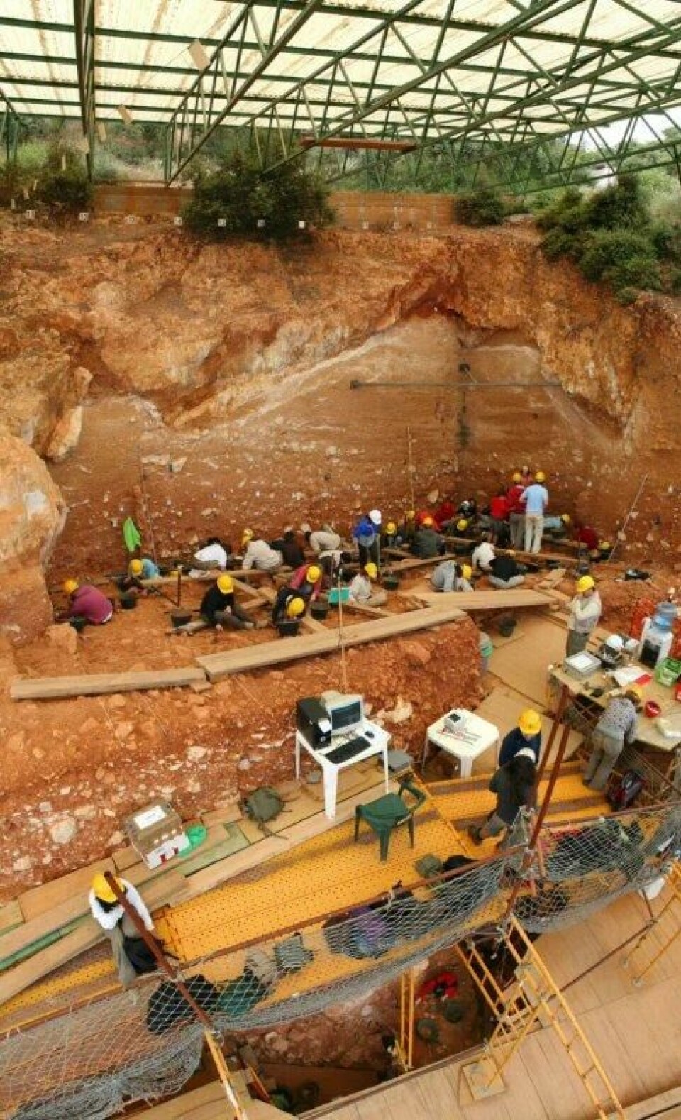 Dette er et av de mange utgravningsstedene ved Atapuerca, kalt Gran Dolina. Her fant forskerne en boplass til enda en Homo-variant i 2008, kalt Homo heidelbergensis. Dette er et av de mange utgravningsstedene ved Atapuerca, kalt Gran Dolina. Her fant forskerne en boplass til enda en Homo-variant i 2008, kalt Homo heidelbergensis. Foto: Mario Modesto Mata/CC BY-SA 3.0)