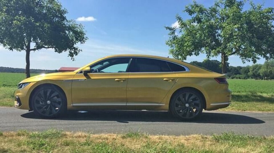Her snakker vi coupelinjer. Arteon er lang, lav og ganske bred. Her snakker vi coupelinjer. Arteon er lang, lav og ganske bred.
