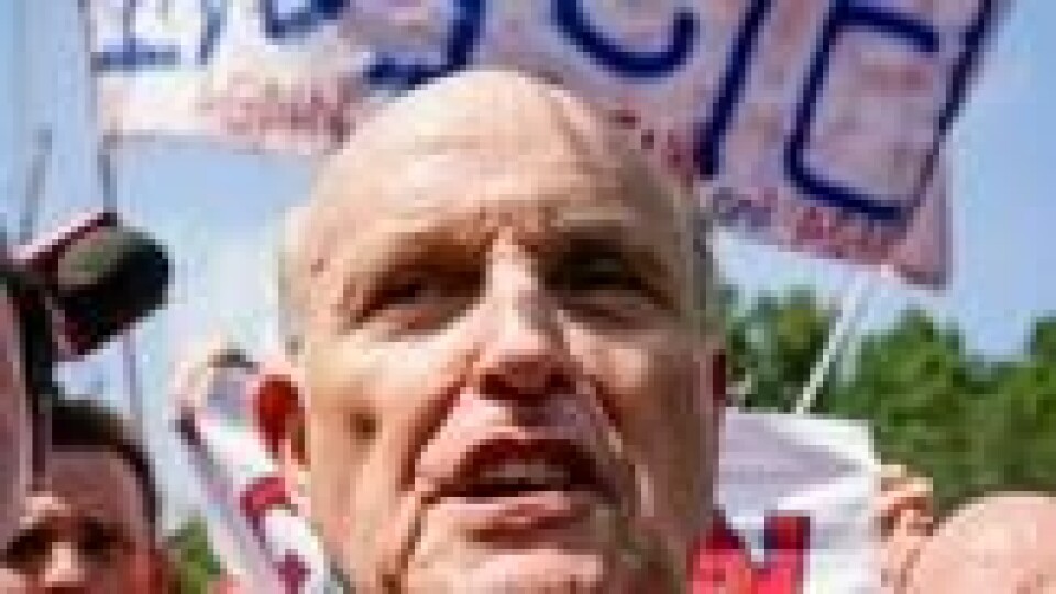 Rudy Giuliani utenfor fengselet i Fulton County, onsdag 23. august 2023 i Atlanta. Rudy Giuliani utenfor fengselet i Fulton County, onsdag 23. august 2023 i Atlanta. Foto: Brynn Anderson / AP Photo / NTB