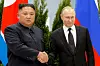 I en uttalelse fra Pyongyang tidligere i år, presiserte Nord-Korea at de verken har, eller kommer til å selge våpen til Russland. Bildet viser Russlands president Vladimir Putin hilse på Nord-Koreas leder Kim Jong-un i Vladivostok i Russland i 2019. Foto: Aleksander Zemlianitsjenko / AP / NTB / NTB
