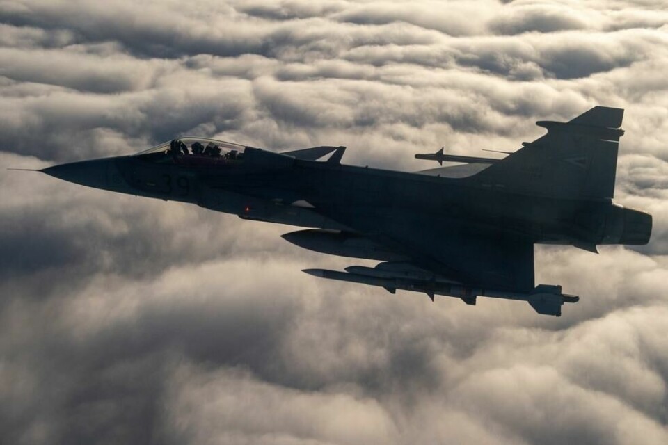 Her er et JAS-39 Gripen-kampfly fra det ungarske luftforsvaret under en demonstrasjonsflygning i litauisk luftrom i fjor. Ungarn ønsker å benytte leieavtalen som en brekkstang for svensk Nato-medlemskap, ifølge NTNU-ekspert. Illustrasjonsfoto Her er et JAS-39 Gripen-kampfly fra det ungarske luftforsvaret under en demonstrasjonsflygning i litauisk luftrom i fjor. Ungarn ønsker å benytte leieavtalen som en brekkstang for svensk Nato-medlemskap, ifølge NTNU-ekspert. Illustrasjonsfoto Foto: Sandor Ujvari / AP