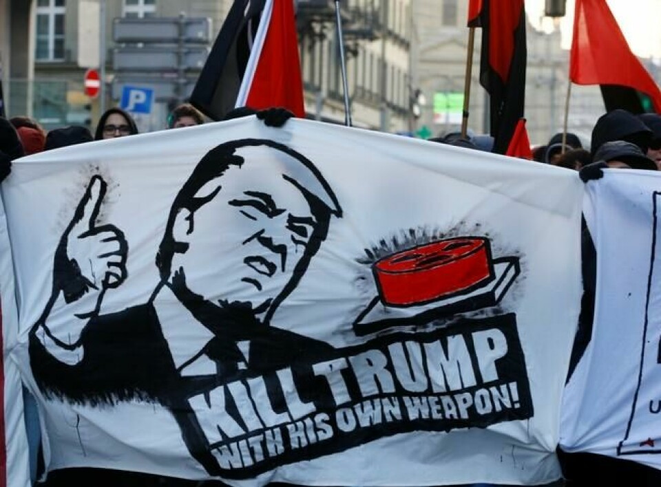 Protester mot Trump i Bern i Sveits 13. januar, i forkant av toppmøtet. Scanpix/Reuters. Protester mot Trump i Bern i Sveits 13. januar, i forkant av toppmøtet. Scanpix/Reuters.