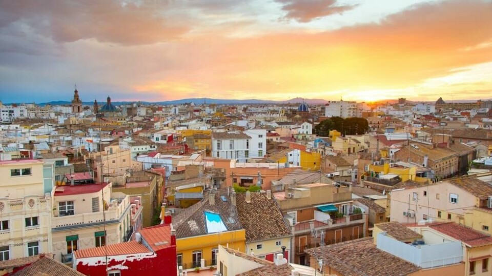 Nok en solnedgang over Valencia, Spania - den beste Middelhavs-byen i Europa mener britiske turister.