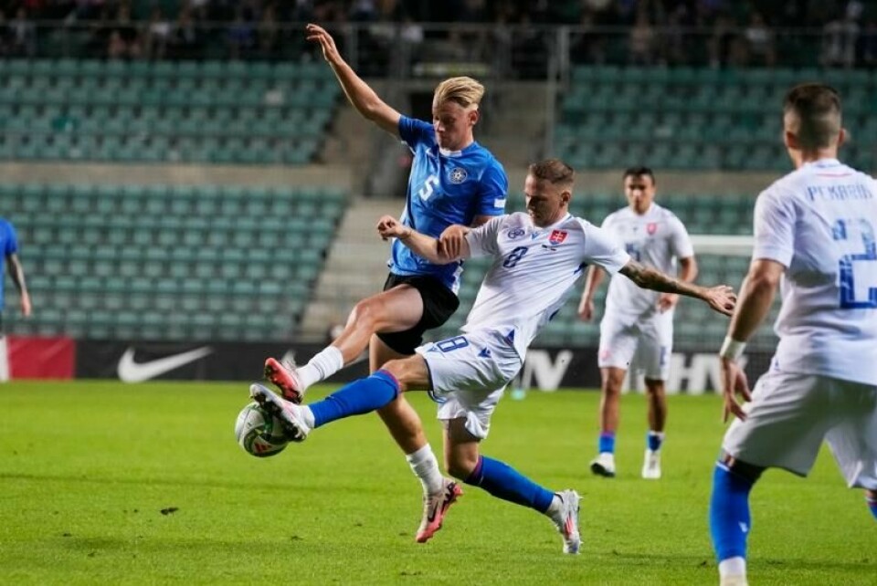 Rocco Shein (t.v.) i aksjon for Estland i nasjonsligaen i fjor høst. Mandag ble han klar for Fredrikstad.