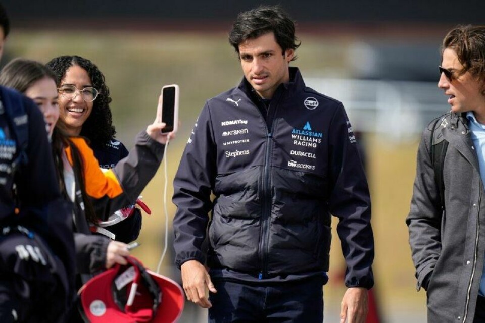 Carlos Sainz må punge ut.