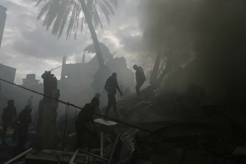 14. desember: Nytt israelsk angrep på Gaza-stripen, her på den sørlige byen Rafah. 14. desember: Nytt israelsk angrep på Gaza-stripen, her på den sørlige byen Rafah. Foto: Hatem Ali / AP