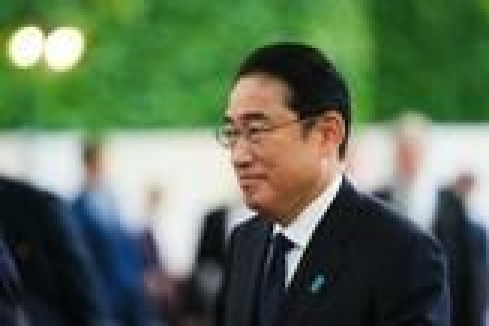 Japans statsminister Fumio Kishida har avlyst en planlagt utenlandstur som følge av faren for et massivt jordskjelv. Bildet ble tatt da Kishida besøkte Tyskland tidligere i sommer. Japans statsminister Fumio Kishida har avlyst en planlagt utenlandstur som følge av faren for et massivt jordskjelv. Bildet ble tatt da Kishida besøkte Tyskland tidligere i sommer. Foto: Markus Schreiber / AP / NTB