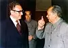 Henry Kissinger (t.v.), her med Kinas daværende leder Mao Zedong i 1972, var utenriksminister i USA under presidentene Nixon og Ford. Flere av hans papirer fra denne tiden er med i samlingen CIA har avgradert og offentliggjort. Foto: Oliver F. Atkins/Wikimedia Commons (Public Domain).