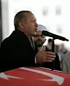 Tyrkias president Recep Tayyip Erdogan taler ved gravferden til den første tyrkiske soldaten som ble drept under «Operasjon olivengren» i den kurdiske enklaven nord i Syria. Scanpix/AP.