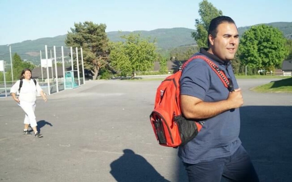 AP-REISE: Masud Gharahkhani skal heve kompetansen på asylpolitikk i Arbeiderpartiet, og til slutt skal partiet samles rundt en ny asyl- og innvandringspolitikk. AP-REISE: Masud Gharahkhani skal heve kompetansen på asylpolitikk i Arbeiderpartiet, og til slutt skal partiet samles rundt en ny asyl- og innvandringspolitikk. Foto: Mads Fremstad/ABC Nyheter
