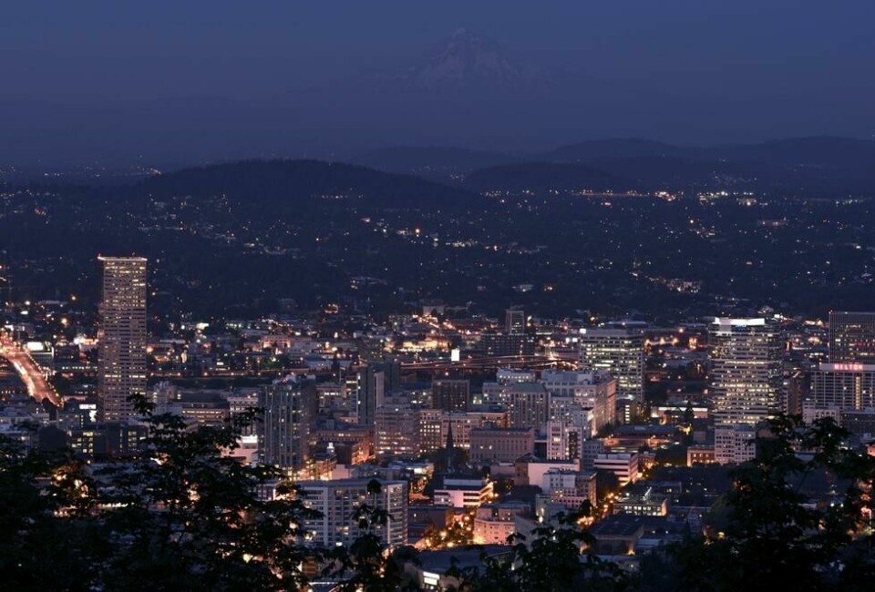 Portland skyline i forkant med det kjente Mount Hood i det fjerne – et ikonisk fjell med gode skiforhold. Portland skyline i forkant med det kjente Mount Hood i det fjerne – et ikonisk fjell med gode skiforhold. Foto: COLOURBOX