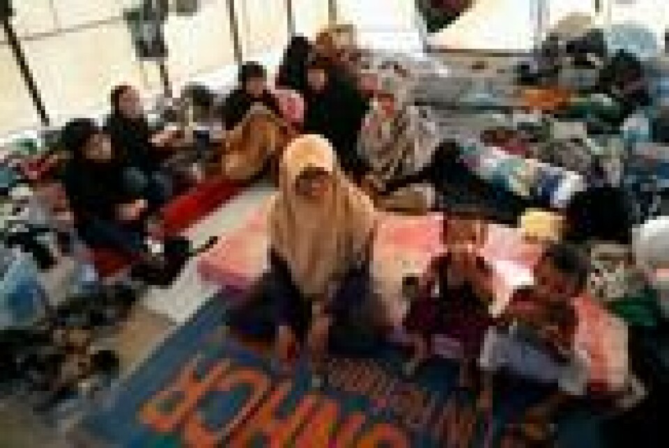 En indonesisk familie som flyktet fra IS i Raqqa, fotografert i en flyktningleir i Ain Issa i Syria i juli. Familien sier de tilbrakte to år med IS, men har i dag fordømt gruppen. Familien har siden vendt hjem til Indonesia, ifølge nyhetsbyrået AP. Scanpix/AP. En indonesisk familie som flyktet fra IS i Raqqa, fotografert i en flyktningleir i Ain Issa i Syria i juli. Familien sier de tilbrakte to år med IS, men har i dag fordømt gruppen. Familien har siden vendt hjem til Indonesia, ifølge nyhetsbyrået AP. Scanpix/AP.