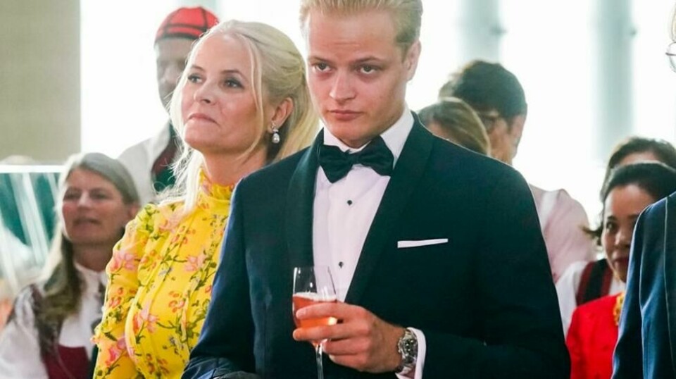Marius Borg Høiby og kronprinsesse Mette-Marit under 18-årsmarkeringen til prinsesse Ingrid Alexandras i 2022.