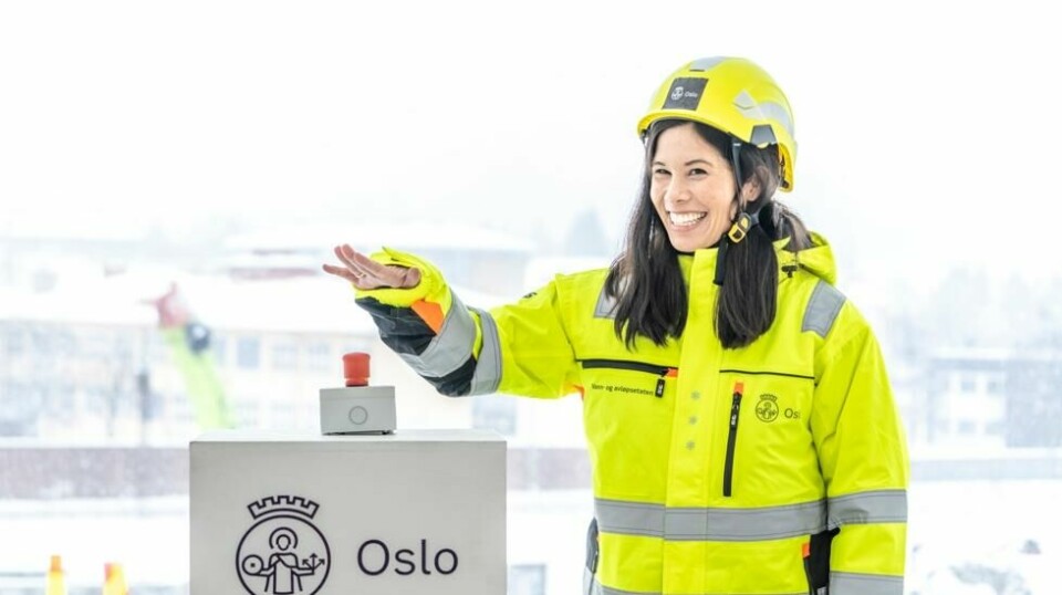 Det var en fornøyd Lan Marie Berg (MDG) som avfyrte startskuddet for byggingen av Oslo kommunes nye vannforsyning i 2021. Men prosjektet har gitt flere politikere hodepine med budsjettsprekk på flere milliarder kroner. Foto: Ole Berg-Rusten / NTB