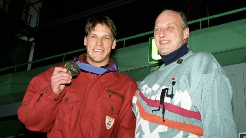 Johann Olav Koss tok tre OL-gull under OL på Lillehammer. Her sammen med kong Harald. Johann Olav Koss tok tre OL-gull under OL på Lillehammer. Her sammen med kong Harald. Foto: NTB