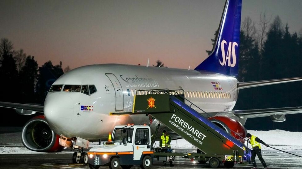 SAS' medisinske evakueringsfly tok av fra Oslo lufthavn torsdag ettermiddag. Her er flyet avbildet på Oslo lufthavn i februar i fjor etter at det hadde hentet to norske frivillige som ble skadd i et bombeangrep i Bakhmut i Ukraina. Foto: Heiko Junge / NTB