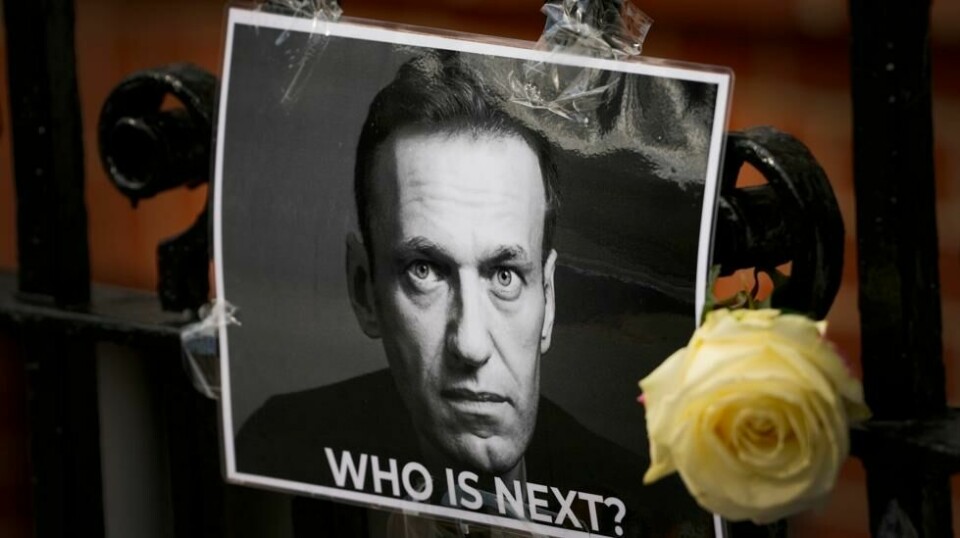 Et bilde av Navalnyj utenfor Russlands ambassade i London. Foto: Kirsty Wigglesworth / AP / NTB