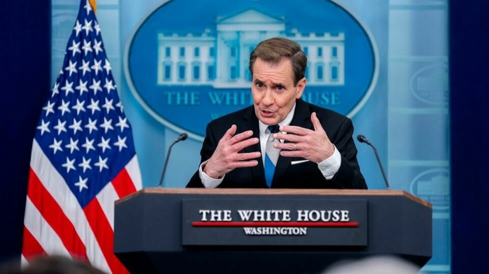 John Kirby, som er talsmann for president Joe Bidens nasjonale sikkerhetsråd, understreket torsdag at Russland ifølge amerikansk etterretning sitter på teknologi til våpen som kan benyttes mot satellitter, men at et slikt våpen ennå ikke er utviklet og heller ikke vil kunne utgjøre noen fare for mennesker på jorda. Foto: AP / NTB